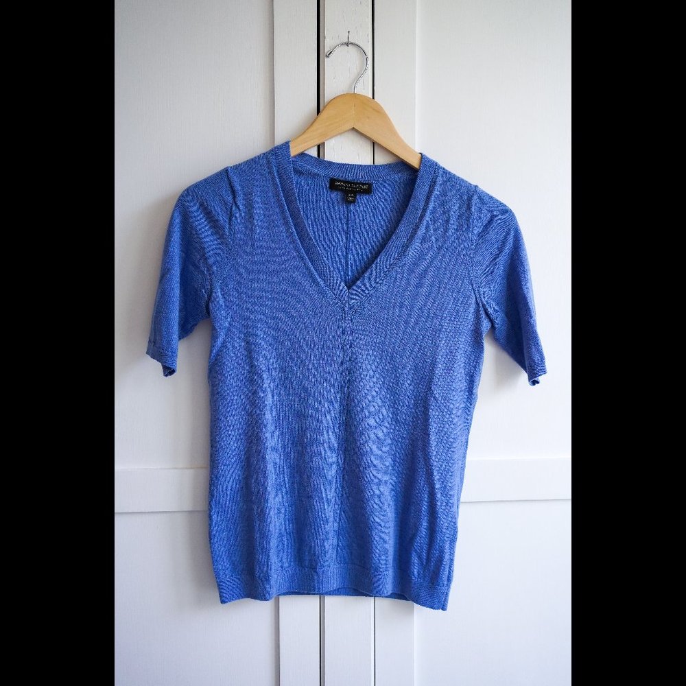 Banana Republic Short Sleeve Merino V-Neck Sweater, Medium Heather Blue, XS
